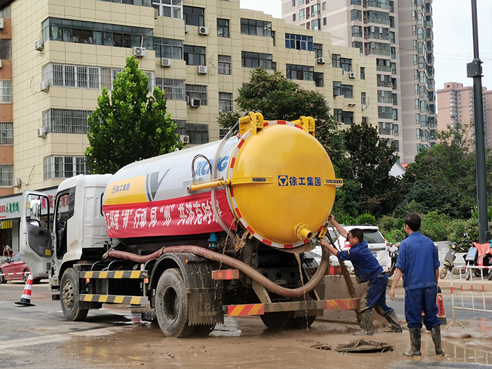 88858cc永利吸污车驰援郑州特大暴雨